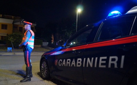 Arezzo, un inseguimento da film per fermare due fuggitivi armati