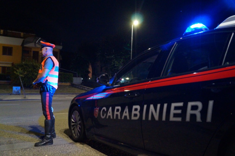 Arezzo, un inseguimento da film per fermare due fuggitivi armati