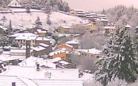 Neve anticipata sui rilievi toscani: un inverno che si fa sentire