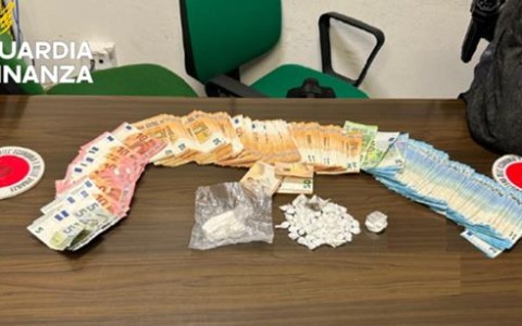 Operazione antidroga a Terranuova Bracciolini: spacciatore arrestato con cocaina nascosta