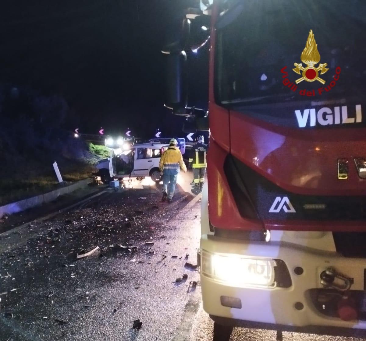 Scontro tra auto nell’aretino: quattro feriti