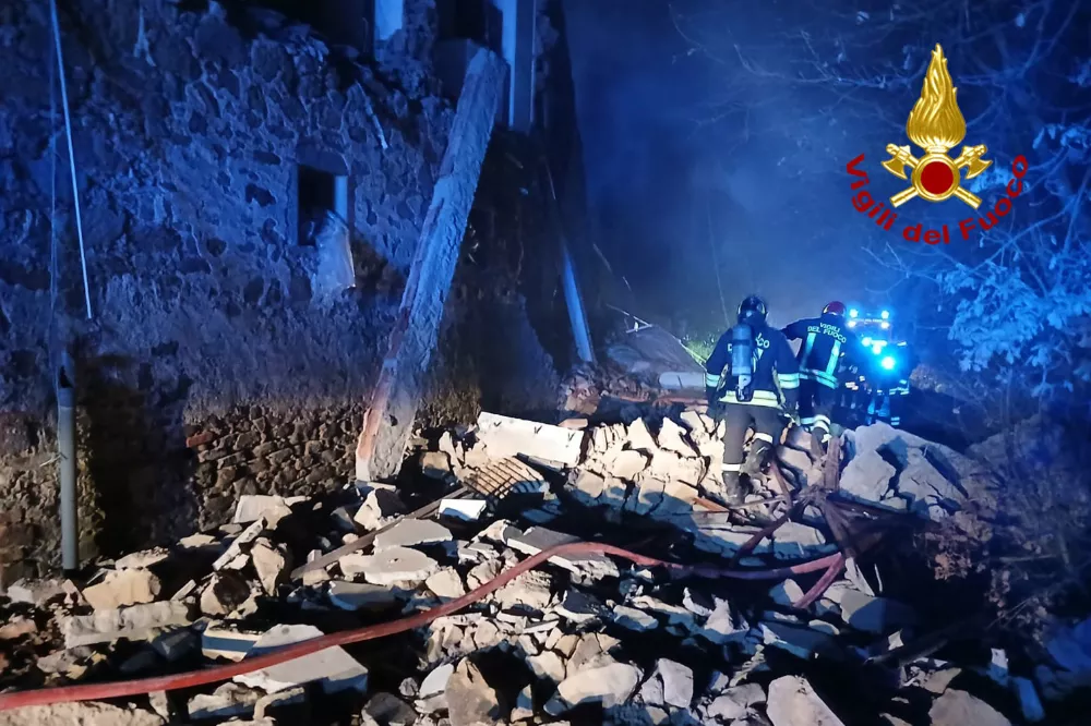 Arezzo, esplosione in palazzina: terminate le ricerche