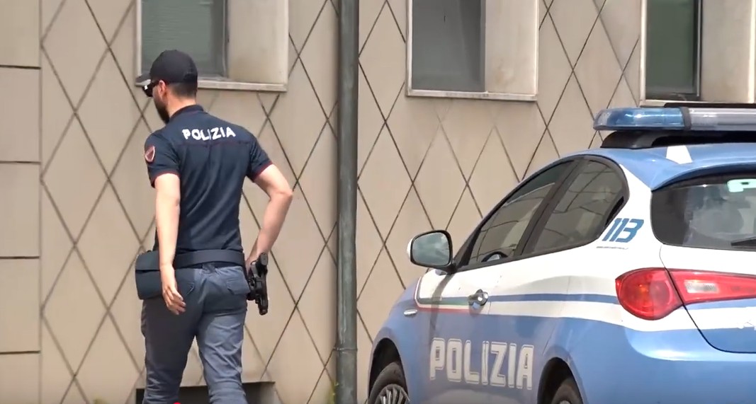 Colpo armato in pieno giorno alla gioielleria Grotti di Arezzo