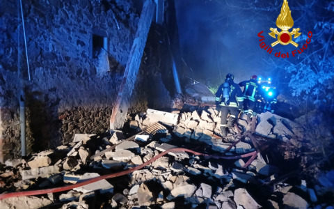 Esplosione a Arezzo: tre feriti, grave una donna di 70 anni