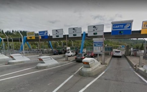 Interventi notturni al casello di Arezzo sull’Autostrada A1: dettagli e percorsi alternativi