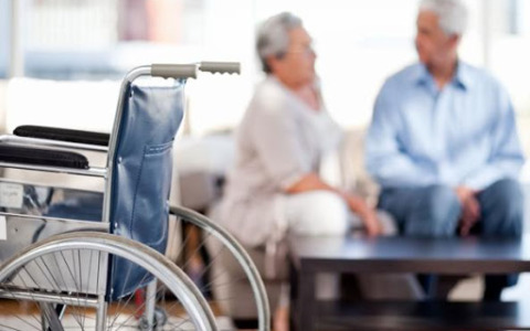 Incontro gratuito a Montevarchi per caregiver: focus sulla gestione dei farmaci