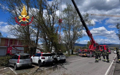 Forte vento provoca crolli ad Empoli e Arezzo, ferita una donna