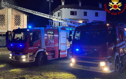Incendio avvolge una sala da ballo a San Giovanni Valdarno