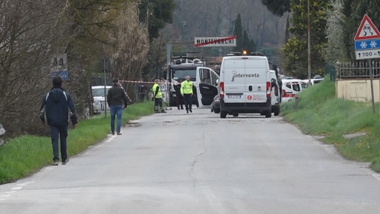 Incidente mortale per uno studente di 17 anni: scontro tra scooter e auto