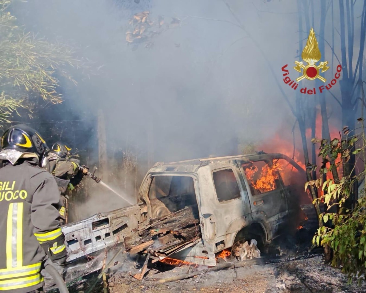 Incidente stradale ad Arezzo: un 71enne perde la vita in auto in fiamme