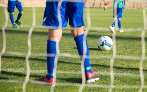 Incidenti nel calcio giovanile: allenatore squalificato per aggressione a un arbitro