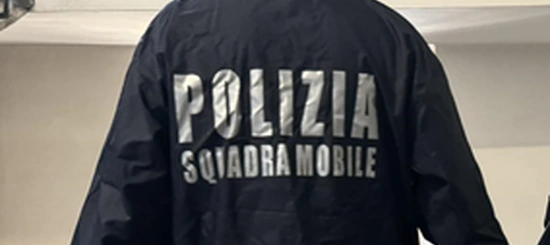 Arezzo, 15enne denunciato per minacce e ideologie suprematiste