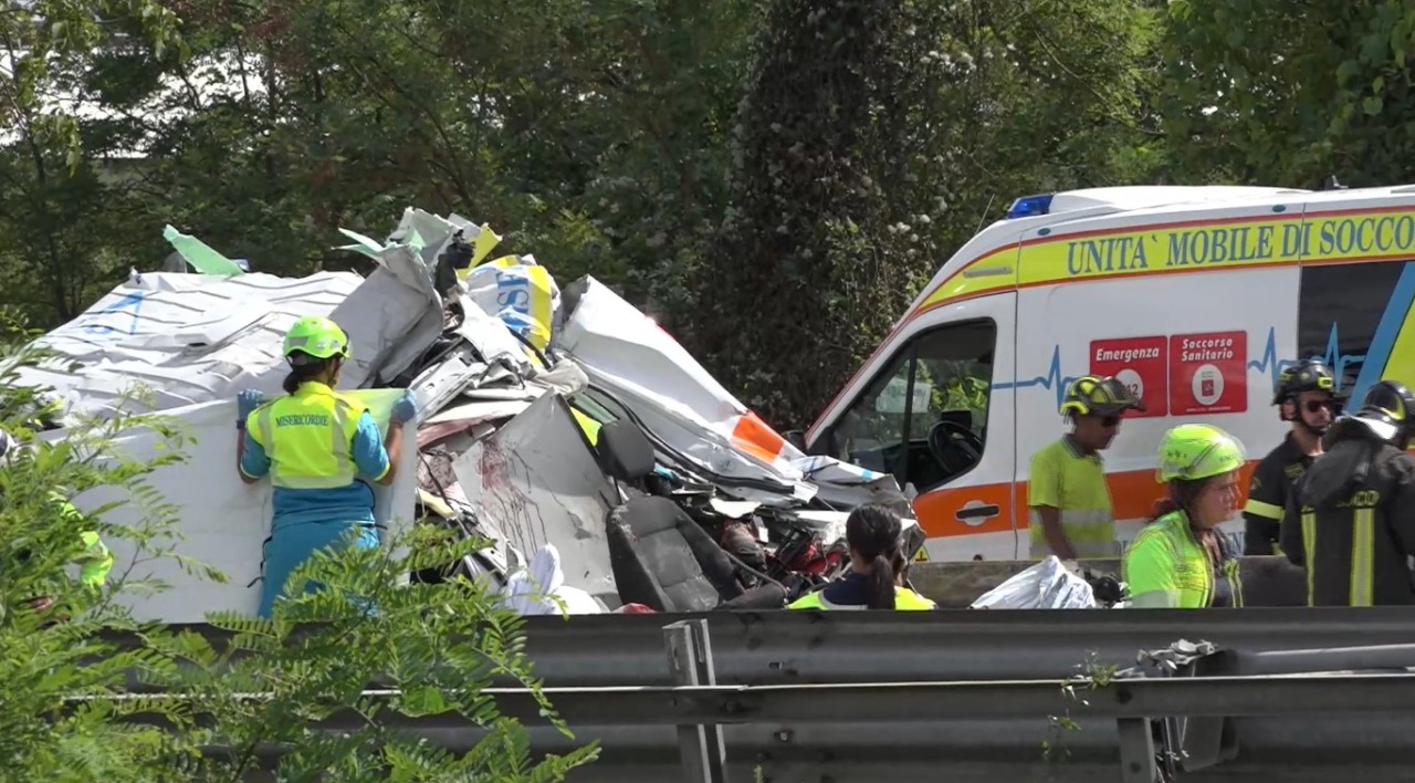 Camionista coinvolto in incidente mortale con ambulanza patteggia 5 anni di pena