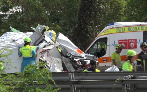 Camionista coinvolto in incidente mortale con ambulanza patteggia 5 anni di pena