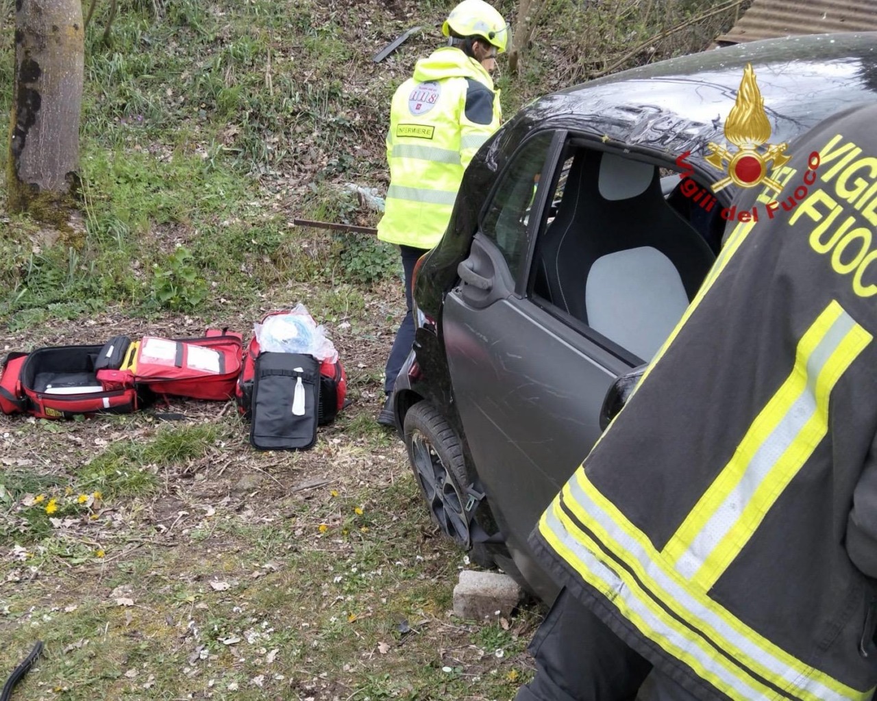 Incidente sulla statale 73: soccorso per il conducente intrappolato