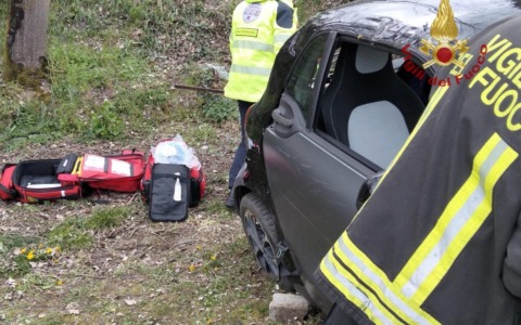 Incidente sulla statale 73: soccorso per il conducente intrappolato
